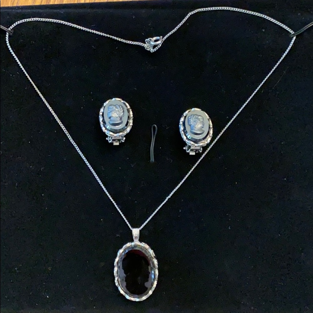 Necklace and earring set